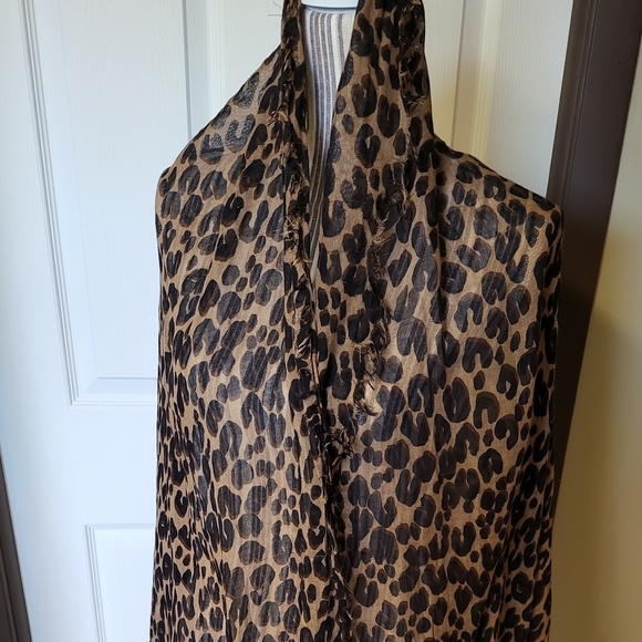 100% Authentic LOUIS VUITTON Leopard Print Cashmere Silk Scarf Wrap - Picture 3 of 15